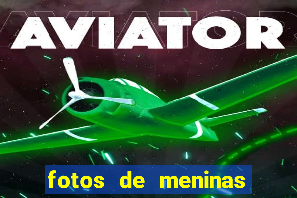 fotos de meninas de cabelo cacheado no espelho