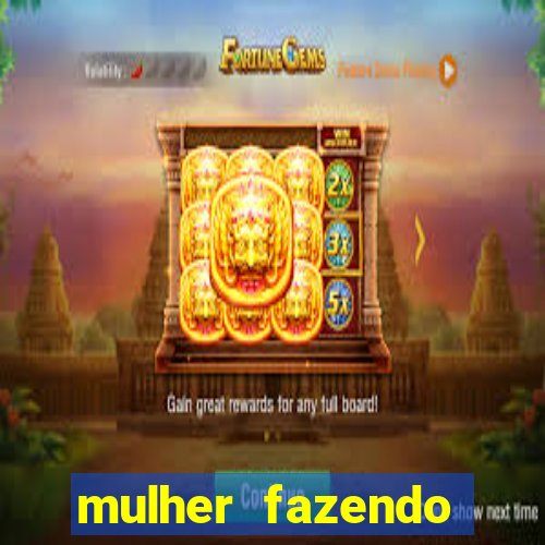 mulher fazendo strip tease
