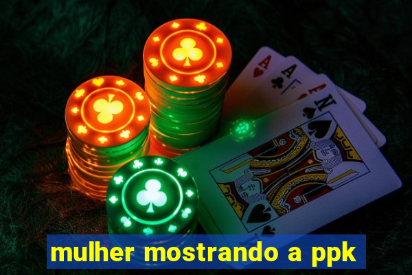 mulher mostrando a ppk