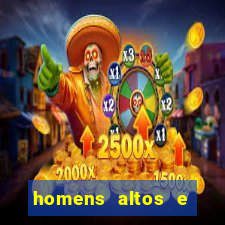 homens altos e sarados pelados