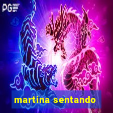martina sentando