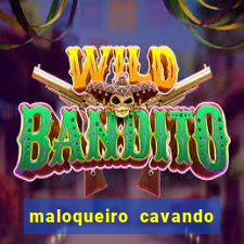 maloqueiro cavando a cova